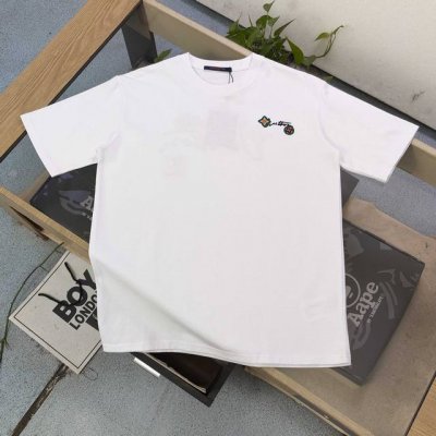上新 款号 Kl5066 高版本 2025新款Louis Vuitton路易威登Lv刺绣炫彩四叶草字母图案Logo绣花休闲情侣宽松短袖T恤 独一无二的活性环保面