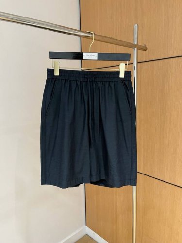 Diro 男士精品休闲短裤 顶级面料休闲裤，最新款上身版型无敌正！ 绝对可以闭眼收的一款 此款裤子非常百搭，弹力腰围,日常上班 户外运动都可以穿着，是时尚休闲与