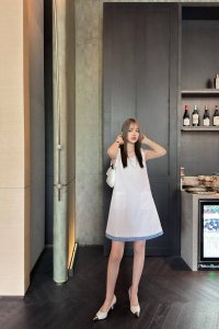 Prada* 新款无袖背心裙 经典三角牌装饰 下角拼接格子设计 两色三码Sml