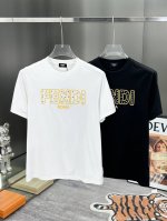 Fendi 25S春夏新款丝光棉T恤.经典美杜莎刺绣，选用客供190G定织丝光棉布制成，整件单品的面料质感极佳，着身舒适透气，即便是酷热的夏天也不会有闷热感可言