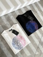 Versa*E 范*哲2025春夏新款男女同款情侣短袖T恤，潮流轻奢新品登场 原单复刻产物 高端品质 市场最高版本 米兰时装设计师款 先睹为快，独家现货发售；客