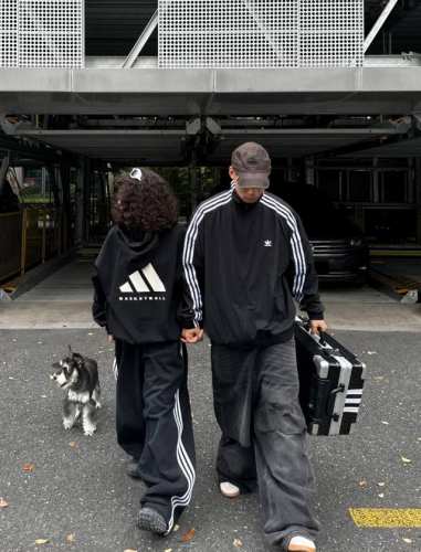 模特图#170 2025新款Adidas阿迪达斯联名字母Logo拉链外套 面料为环保再生尼龙面料，侧边为定织织带，织带密度同步Zp，全套定制辅料，主唛洗唛定制，