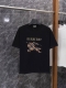 款号J40 burberry* 巴宝莉格子战马圆领短袖 采用15S精棉平纹 230G 搭配 32S双纱拉架螺纹 300G 精棉面料通常具有较好的吸湿性 透气性