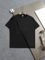 Loewe 25Ss罗意威 最新款 纯色字母错位刺绣 圆领时尚短袖T恤，官网同步，专柜纯棉面料！贴肤舒适，耐看又好穿，经典简约Logo设计，原厂工艺一丝不苟，型