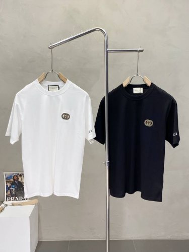 gucci古驰独家专供新款原单男士休闲短袖 高端定制 高端版本 时尚百搭爆款进口面料 手感超柔软细腻 穿着亲肤舒适 高端精品 代工厂P精细做工 上身非常赞 男士