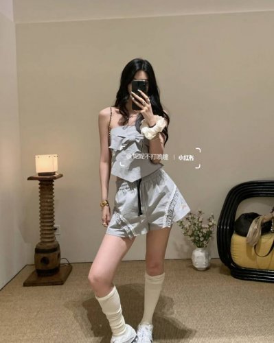70707# 花边短裤 上新Marchen 25新款 Marchen被称为 仙女裙专业户 凭借着鲜明的浪漫少女风格 在设计师品牌中脱颖而出 蓬松的面料 体积感的