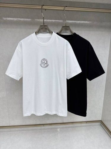 蒙口 2025Ss春夏最新款短袖T恤，手感柔软，穿着舒适，做工精细.上身效果无敌帅气，码数 M-3Xl
