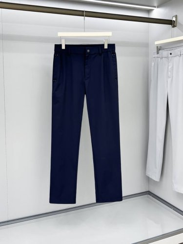 杰尼亚 2025Ss新品，官网同步有售，男士休闲裤 采用客供弹力面料，面料柔软如婴儿肌肤一样舒适极高，抗皱性极强.夏季必备上身舒适.设计独特，时尚又休闲，上身效