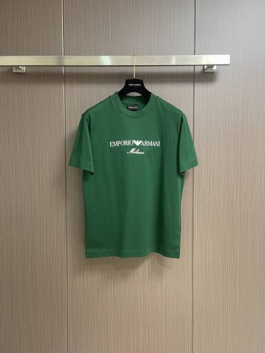 emporio Armani Ea 阿玛尼2025新款 字母印花T恤，属于那种简约又不失亮点的款！选用舒适性很高的全棉面料 摸起来软糯细腻！亲肤 吸湿透气性好