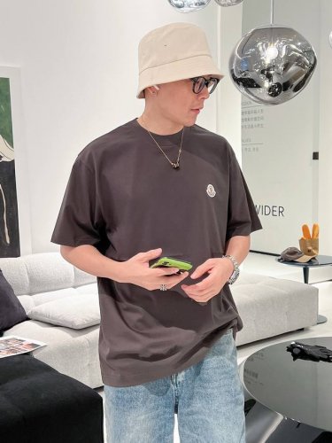 蒙口 2025Ss最新款短袖T恤，原标 定制面料，手感柔软，穿着舒适，做工精细.上身效果无敌帅气，四色 码数：S-2Xl