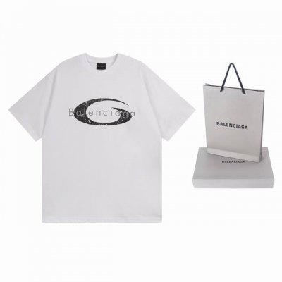 实拍图 顶级版本.官网品质 Balenci*Ga 巴黎.Ss25最新款，巴黎微标经典Logo艺术龟裂印花短袖T恤.砖柜同步.第一时间正品研制，欢印对比！面料采用