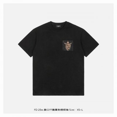 fendi 芬迪 25Ss 胸口Ff徽章刺绣短袖 面料采用230克重精梳棉 定制32支1*1螺纹 成衣两遍水洗处理 面料舒适亲肤无异感 定制定染面料 纺织密度高