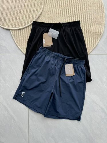 on 昂跑男士梭织运动短裤 Size: 黑色 海军蓝 M-2Xl 经典色系 你们就可劲穿吧，和传统的梭织短裤完全不同 任何下半身的大肢体运动对它来说 都轻轻松松