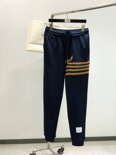 thom Browne 汤姆 布朗 ，2025春季最新品，时尚休闲卫裤，专柜同步有售，原单狠货，采用进口原版面料，舒适度极佳，顶级刺绣工艺字母图案Logo，原版