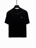 lv 驴家 路易威登2025新款 浮雕字母Logo 男女同款 短袖T恤 定制280克 ％双纱纯棉面料 定染32支双股螺纹 领标吊牌主唛三标齐全 颜色：黑色 尺码