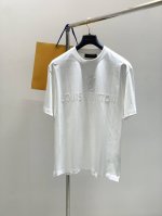 louisvuitton 路易威登，2025夏季最新款，专柜同步有售，原单狠货，时尚休闲圆领短袖T恤，上身很有特点！吸睛而有亮点，进口原版面料，顶级贴钻工艺字母