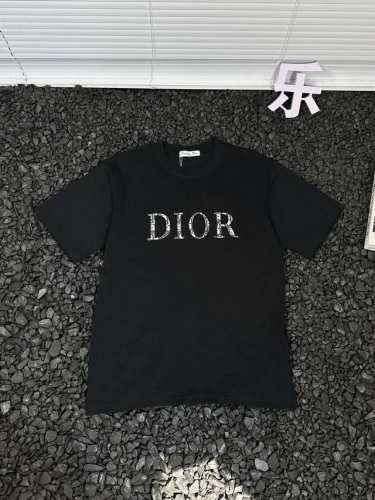110 - Dior 休闲落肩宽松圆领美式高街创意字母Logo印花短袖T恤 男女同款 - 追求品质与舒适的时尚精们，Dior这款短袖T恤绝对是你的不二之选。它不