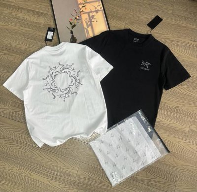 始祖鸟 Arc'teryx 24Ss 万花筒印花新款宽松男女同款圆领纯棉短袖T恤宽松版330G全棉精梳棉 颜色： 黑色-白色 尺码M-L- Xl 胸围 衣长 M