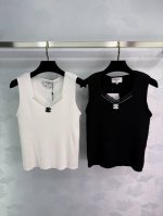chane*25春夏新品背心上衣，减龄且时尚，超级百搭！撞色字母Logo设计，Yb定制棉纱线竖条纹工艺奢华又高级。经典圆领修身版型百搭不挑人时髦又高级！ 2色3
