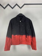 P610 1V Fw 秋冬新款 走秀款撞色牛仔外套 重工洗水刺绣 黑红明色拼接设计 点缀浅色不规则染色 满身经典品牌Logo刺绣 金属刻字纽扣开合门襟 微宽松版