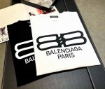 100 Balenciaga～2025年新款春夏210克重的短袖T恤潮牌上新：运用硅胶工艺设计的效果很有特色，巴黎世家经典字母的框架图案搭配字母组合定制值得春夏