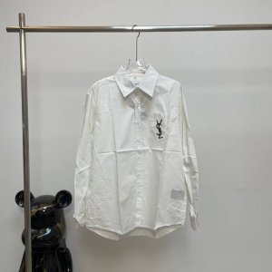 特价 Ysl 圣罗兰前后刺绣字母长袖衬衫，采用纯棉定制面料，胸前口袋和后背Ysl专属重工刺绣，你永远可以相信Ysl衬衫，高级感满满，一眼就喜欢上了。简单干净！一