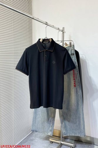 M132 Lp Lo*Ro pi*Na诺 U翩雅 老钱新贵推荐 标志刺绣撞色领翻领短袖polo衫 经典两粒扣翻领款式 胸口标志刺绣的点缀 合体的剪裁 面料采用订