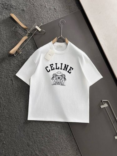 cel 2025Ss春夏最新款圆领时尚短袖T恤，官网同步，专柜纯棉面料！贴肤舒适，耐看又好穿，经典简约Logo设计，原厂工艺一丝不苟，型男必备单品 码数S-Xl