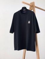Louisvuitton 路易威登 2025Ss春夏新品 重磅级尤物单品，官网在售系列。浮雕短袖T恤，定织微融感高支纯棉面料，手感非常好，前后浮雕标识印花图案装