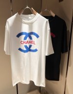 小香情侣款T恤Cha**L 2025春夏新款创意休闲男女同款短袖T恤，秒杀业内的欧美贸易私单，Cha**L家族2025官网主打单品，全新创作Logo图案印花设计