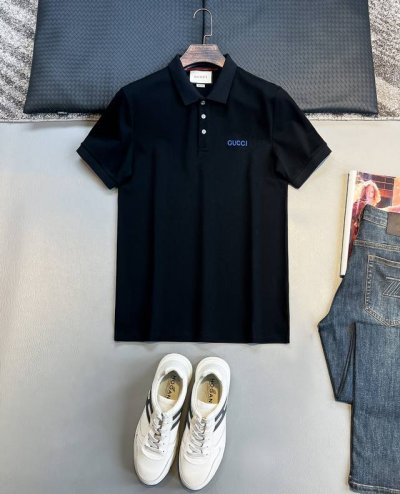 Gu# 2025春夏新款首发专柜最新polo衫 高端订制 设计前卫时尚 品牌Logo重工艺设计 高端定制230克面料.手感柔软.穿着舒适.专柜级别精致车线.做工