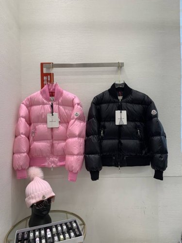 moncler羽绒服蒙口羽绒服女士Merlat 绗缝软壳面料羽绒飞行员夹克，蔡依林同款，超多代购，特别火爆的款式，超级推荐。 早秋新品 Merlat女士羽绒服飞