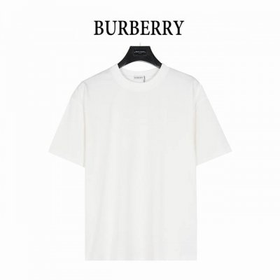 burberry 巴宝莉 25Ss 胸前暗纹战马立体刺绣短袖T恤 采用260G双纱纯棉面料，洗水后达260G高克重，~厚实不变形亲肤感巨好~ 纯棉柔软面料 对色