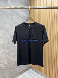 华伦天奴 2025年春夏新品上新 三标齐全 丝光棉圆领短袖T恤 好货不用过多介绍 看细节 专柜码数 M-6Xl 175 140建议Xl 修身版型