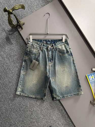 巴黎2025夏季新品牛仔裤牛仔短裤，采用进口客供日本Denim平纹棉质牛仔面料梭织生产，三标齐全，顶尖的石磨水洗工艺让质感达到80年代的老味，柔软细腻舒适透气，