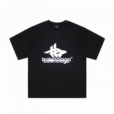 Balenciaga 巴黎世家 24Ss巴黎幻影字母短袖T恤 原版面料开发，官方专柜同款！ 前后幅字母采用胶浆丝网印花工艺，色泽牢固，不易脱落。 采用定织定染同