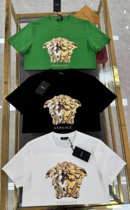Versace 2025春夏新品Medusa大金头烫金工艺短袖T恤 定制180克100支双股丝光长绒棉面料 胸前Medusa头像烫金工艺制作 金光闪闪 独有的大