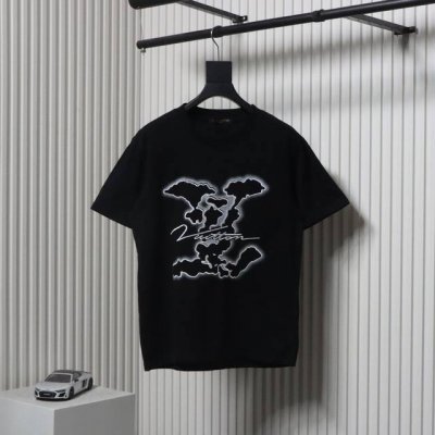 Louis Vuitton 路易威登 25Ss 云朵大字母Logo刺绣短袖 32支双纱280克高克重纯棉面料 同缸定织定染原版同色螺纹 进口机器万针饱满刺绣工艺