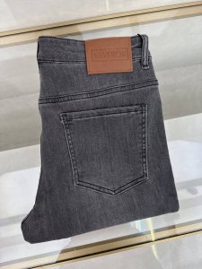 范思哲 2025春夏新款现货上市，原单爆款牛仔裤超级定制款，原版五金，超级重工工艺，版型超赞细节做工无可挑剔！款式不挑人，特别高档，好货不等人，看中赶紧下手，尺