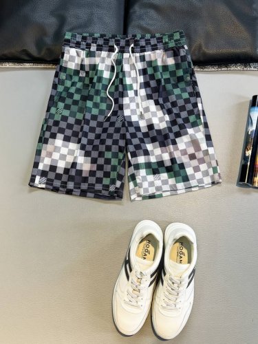 Lv驴家 25Ss 春夏新款男款 棋盘真丝短裤 创意总监首个男装系列pharrell Williams照耀着你 Lv实验空间采用pharrell像素化“Damo