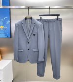 520 prad*普拉-达25S男士休闲运动休闲西服套装，精选罗马布料.西服可以称得上是硬通货，男人衣橱中的必备法宝，拥有一套体面的西服可以在众多场合游刃有余、
