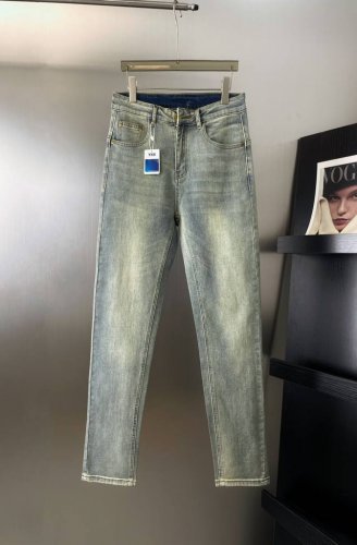 款号K67 Burberry -Bbr巴宝莉 致敬经典1856复古立体压花字母牛仔裤 1856限定版 外贸渠道货 定制面料 面料微弹 柔软舒适 版型极佳 挺阔有
