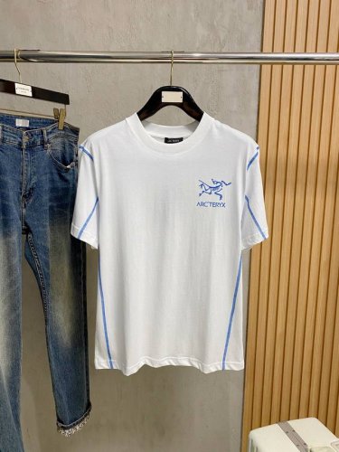 始祖鸟2025春夏新款男女同款短袖T恤，最新款全网独家首上！！~既经典有时尚百搭，谁不爱啊，将经典再次展现，非常的耐看，自带低奢光环与辨识度！传统的品牌理念和现