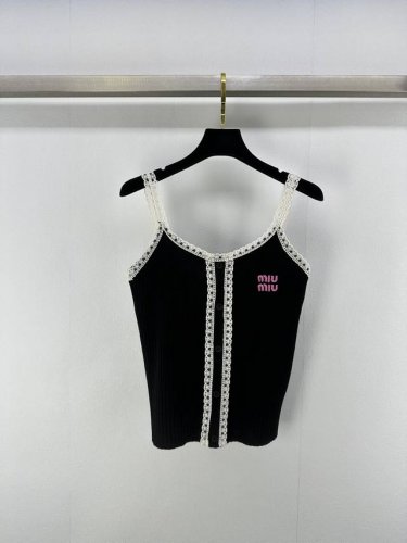 miumiu*上新细节 25 春夏最新撞色蕾丝针织背心 复古简约又自带气场的单品 蕾丝花边设计打造少女风减龄甜美气息 3色3码Sml p