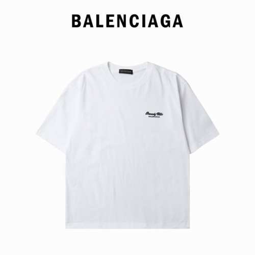 Balenciaga 巴黎世家 经典小标刺绣圆领短袖T恤 颜色：黑色 白色 购入原版开模打造，全套定制辅料，细节决定成败 巴黎世家Balenciaga是时尚界最