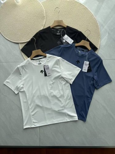 迪桑特箭头男士速干T 颜色：蓝色 白色 黑色 尺码：M-L-Xl-2Xl 代工单！采用客供定制干爽透气，暴汗之后也不会有丝毫粘腻的速干材质。迅速导出汗水，保持身