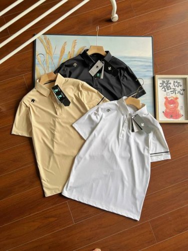 全网独家三色齐 顶级版本 2025Descentegolf迪桑特高尔夫Field男士弹力短袖Polo衫 简约基础款短袖Polo衫。采用质感动感珠地网眼面料，质地