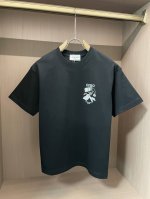 Casablanca 卡萨布兰卡 2025春夏新品，优选特定原版开发双股精棉平纹面料，上身挺阔舒适度佳，外穿内搭随意搭配，男女同款夏日必备 尺码S-Xxl