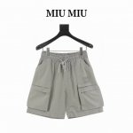 miumiu 缪缪 刺绣徽标工装短裤 面料采用360克梭织面料 订染颜色后整蚀毛处理 对照原版做丝滑超柔处理 布面肌理股线清晰明显 垂感一级棒 做工精致都到达外