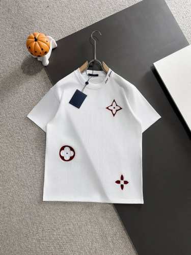 louis Vuitton* 2025春夏款上新 原高版本 驴家Lv 面料采用280克高密度纯棉 不变形 不缩水 工艺介绍：双线走位 领口百灵达万针刺绣点缀 前